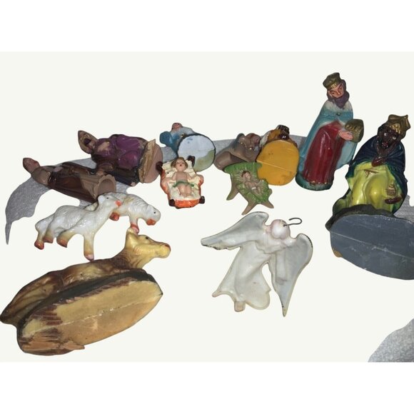 Vintage Plastic 14-Piece Nativity Scene Set With Angel & Animal Figurines - Picture 8 of 9